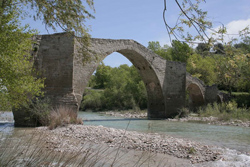 Prachtige middeleeuwse brug bij Capella